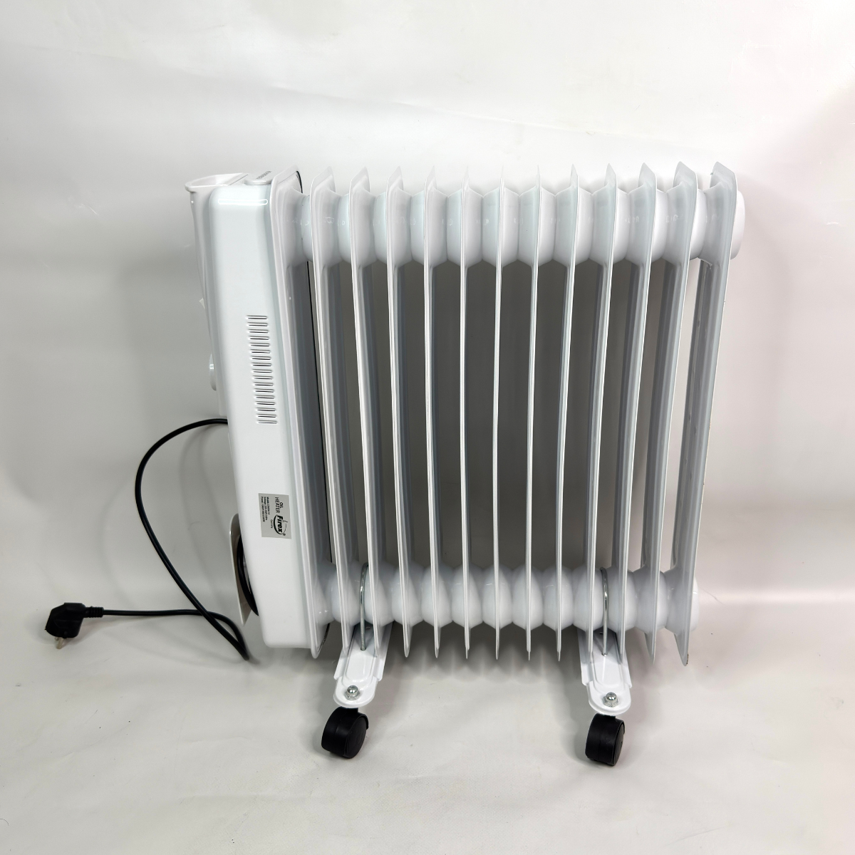 Обогреватель масляный радиаторный Firex с колесами и термостатом 2500Вт 13 секций Белый (FRX-2500)