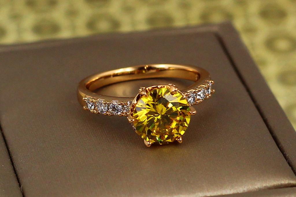 Каблучка Xuping Jewelry зерно граната з жовтим каменем р. 19 Золотистий