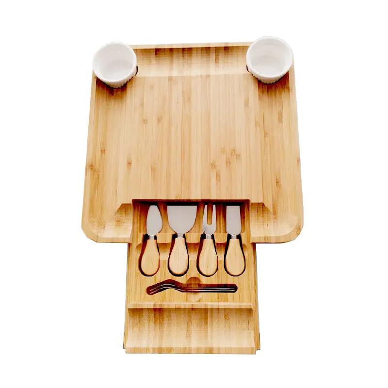 Доска бамбуковая для творога с ножами и вилками и выдвижным отделением 34х34х4 см