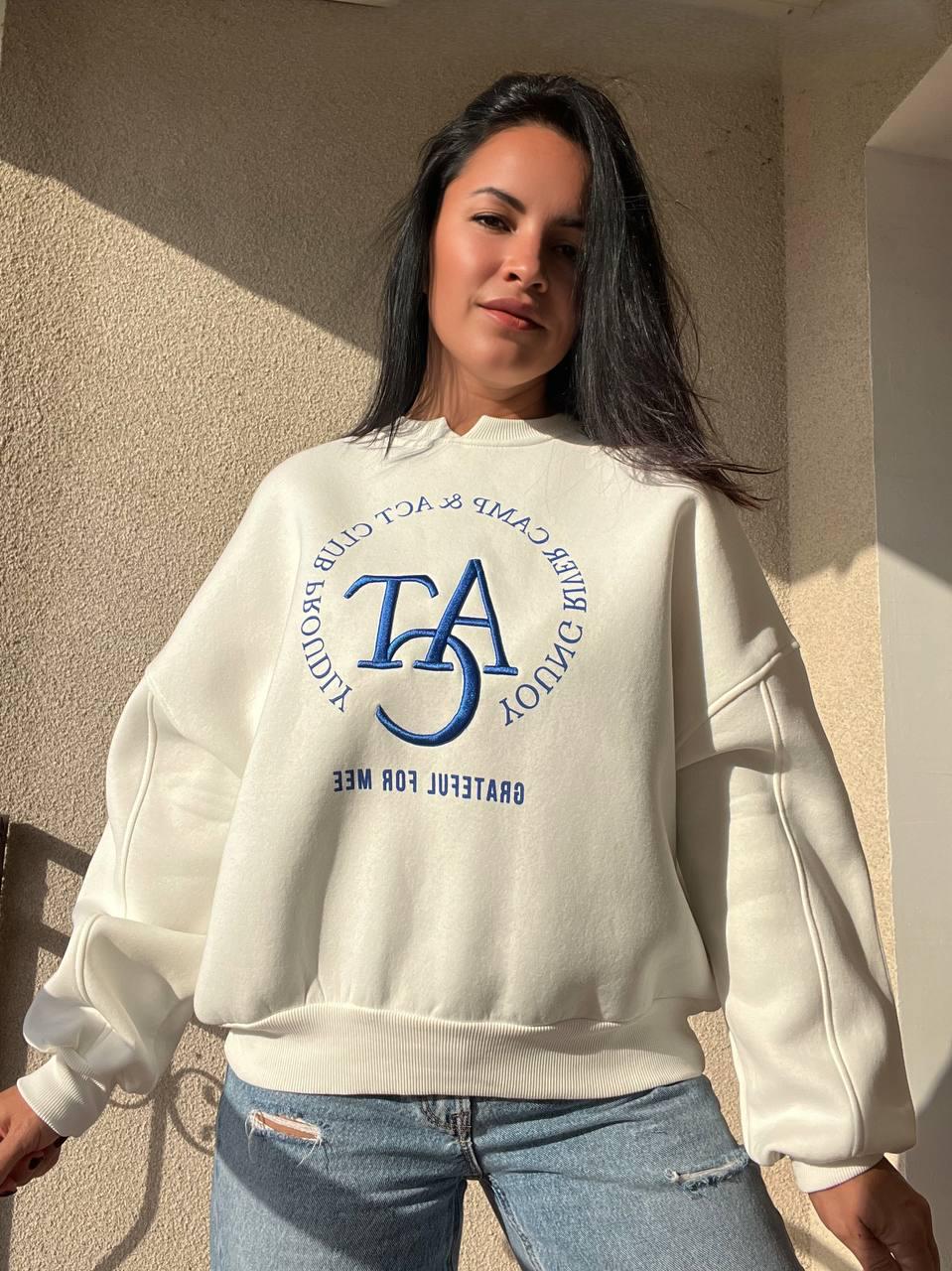 Свитшот женский OLIVIA 2479 широкий утепленный вышивка OS Белый (1130) - фото 3