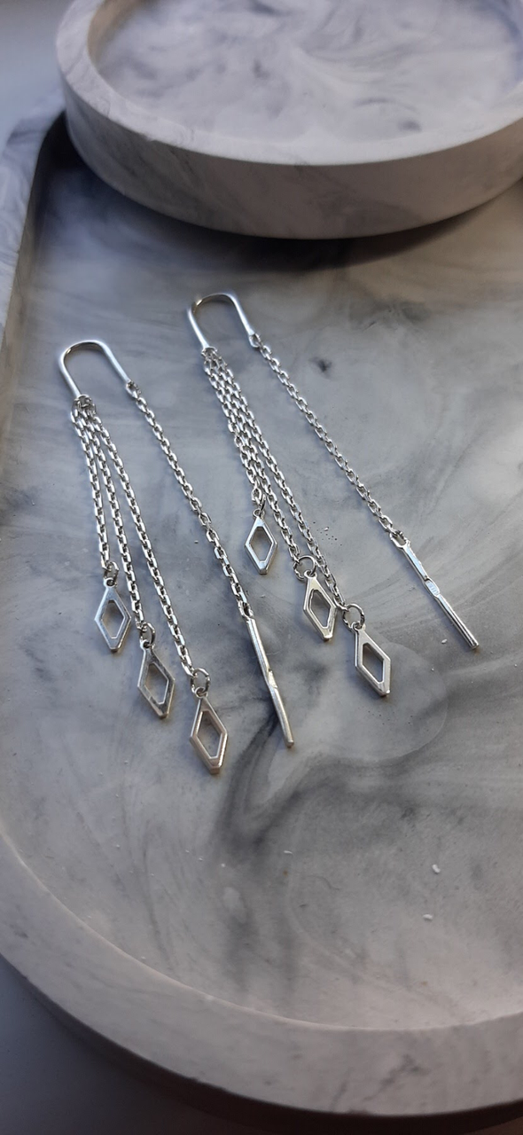 Сережки срібні протяжки Три ромби потрійні 925 проба (26943745) - фото 8 Сережки срібні протяжки Три ромби потрійні 925 проба (26943745) - фото 8