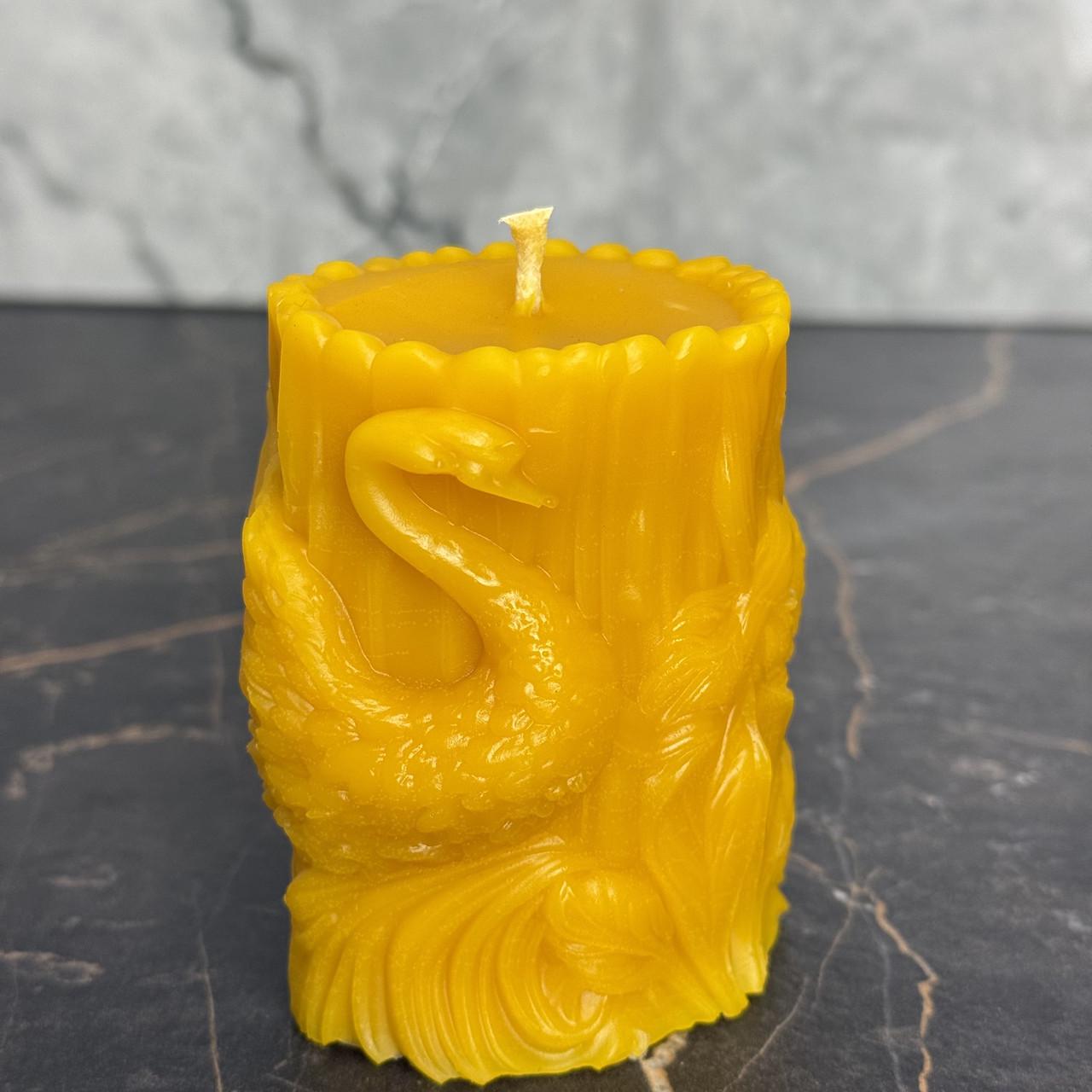 Свічка подарункова воскова Два Лебеді декоративна натуральна з бджолиного воску 85х60 мм