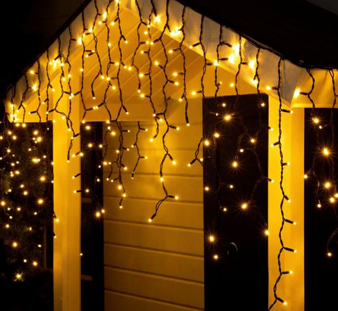 Гірлянда вулична UKC Бахрома на чорному дроті 120 LED IP65 5х0,6 м Теплий білий - фото 3 Гірлянда вулична UKC Бахрома на чорному дроті 120 LED IP65 5х0,6 м Теплий білий - фото 3