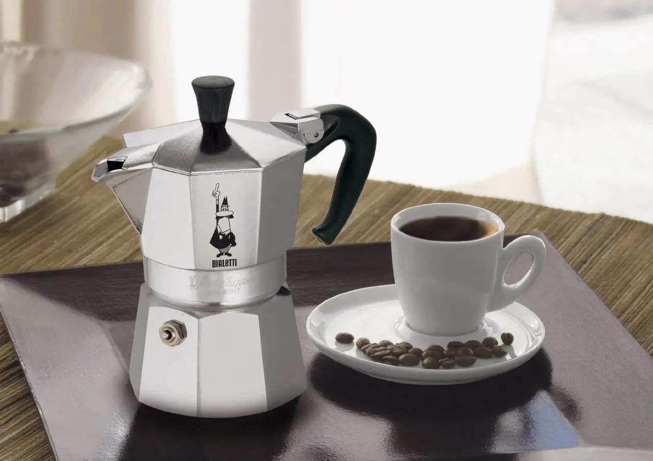 Гейзерна кавоварка Bialetti Moka Express 4 чашки 160 мл - фото 4