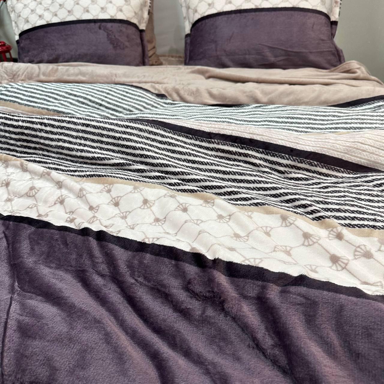 Комплект постельного белья велюровый с рисунком с 4 наволочками евро 200x230 см Фиолетово-кофейный (29225208) - фото 8 Комплект постельного белья велюровый с рисунком с 4 наволочками евро 200x230 см Фиолетово-кофейный (29225208) - фото 8