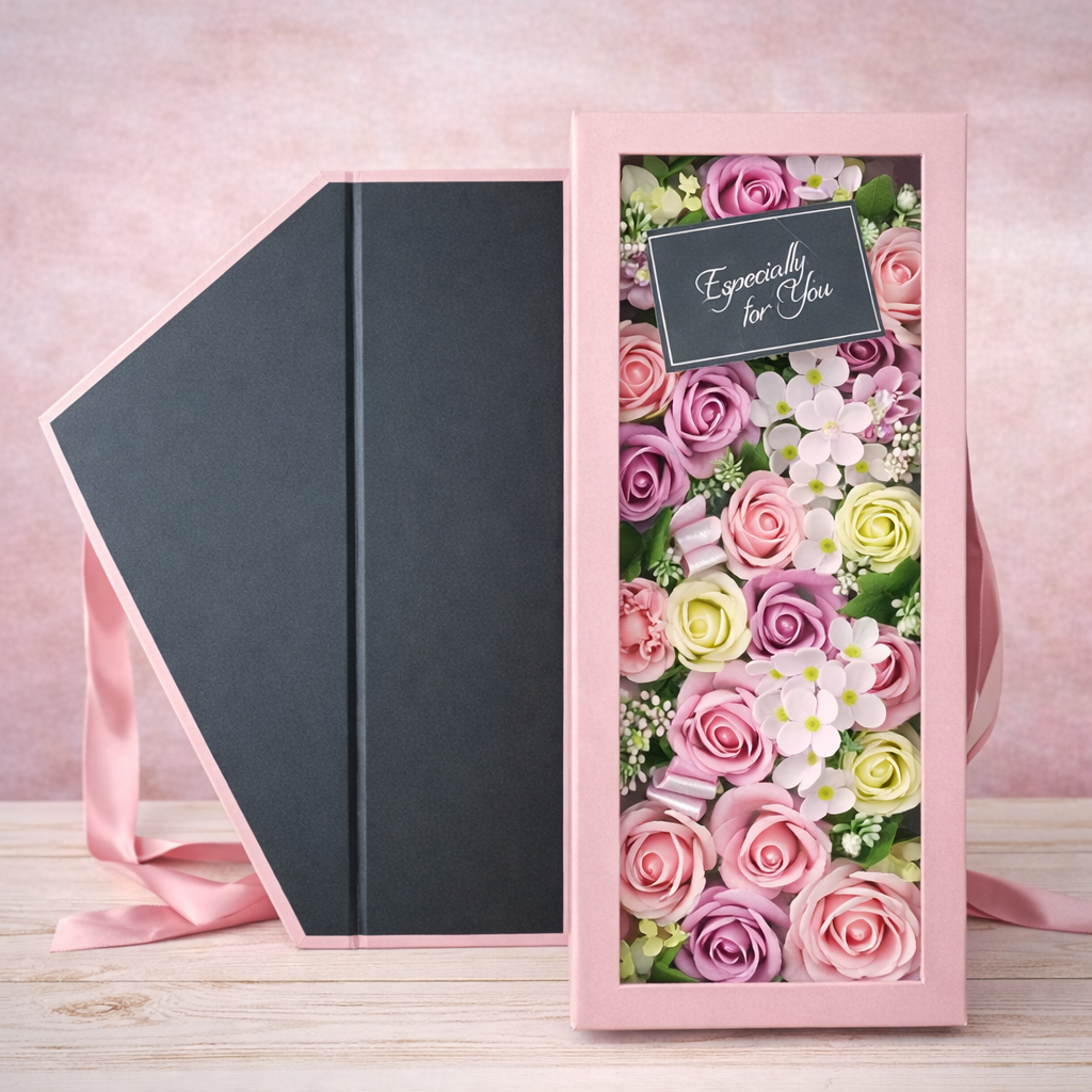 Розы мыльные и гвоздики в подарочной коробке с открыткой Розовый (06-F-7669)