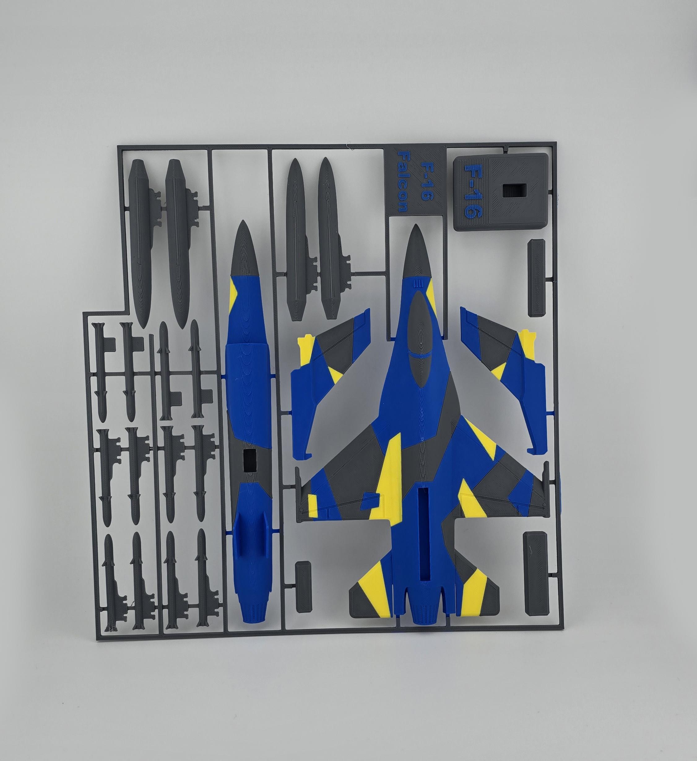 Сборная модель самолета F-16 Fighting Falcon (0115)