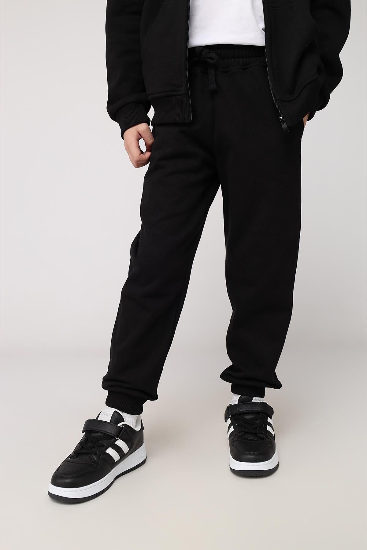 Брюки спортивные для мальчика Yuki ЦБ-00279656 146 см Черный (SKT001073126)