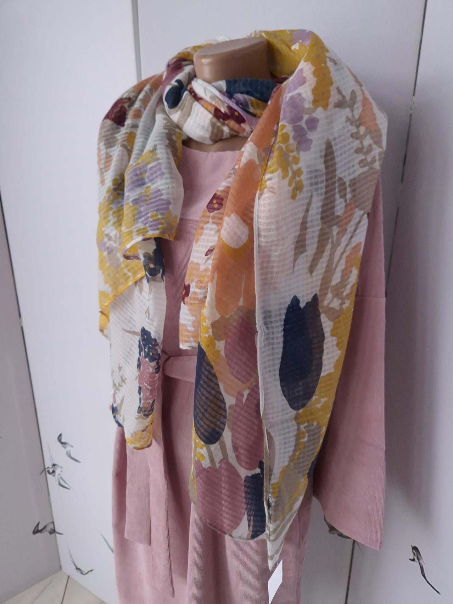 Шарф-палантин жіночий в квіти весна-осінь 180х100 см Молочний (15047) - фото 6 Шарф-палантин жіночий в квіти весна-осінь 180х100 см Молочний (15047) - фото 6