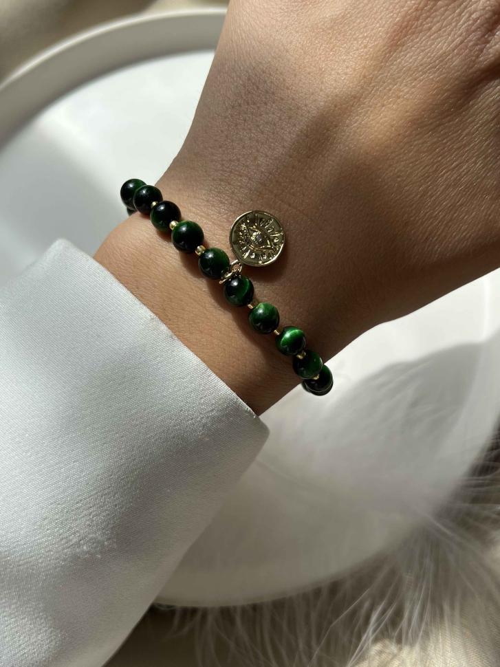 Браслет из зеленых камней с подвеской (5154)