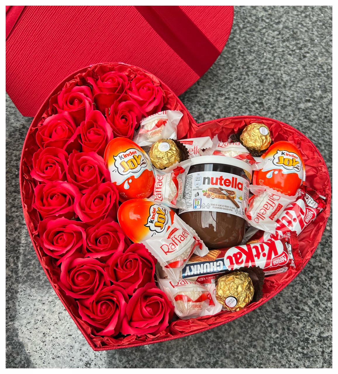 Подарунковий бокс дружині у формі серця з трояндами з мила та солодощами (2177993223)
