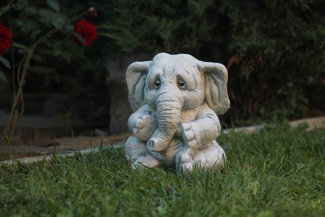 Садова фігура/статуетка Слон сумний із цементу ручна робота 33 см (626392)