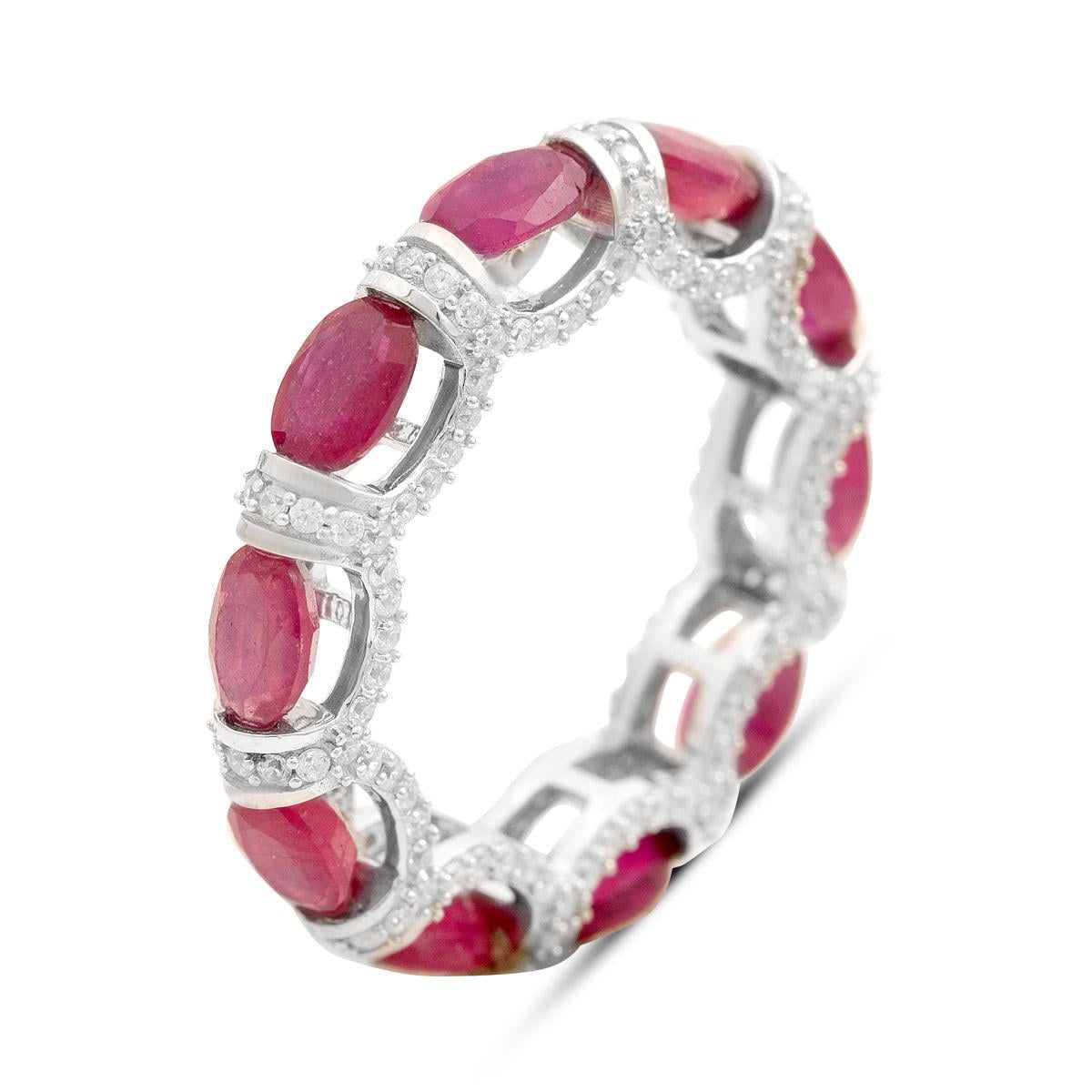 Кольцо серебрянное с натуральным рубином красным овальной формы и дорожками камней по кругу 19 розмір