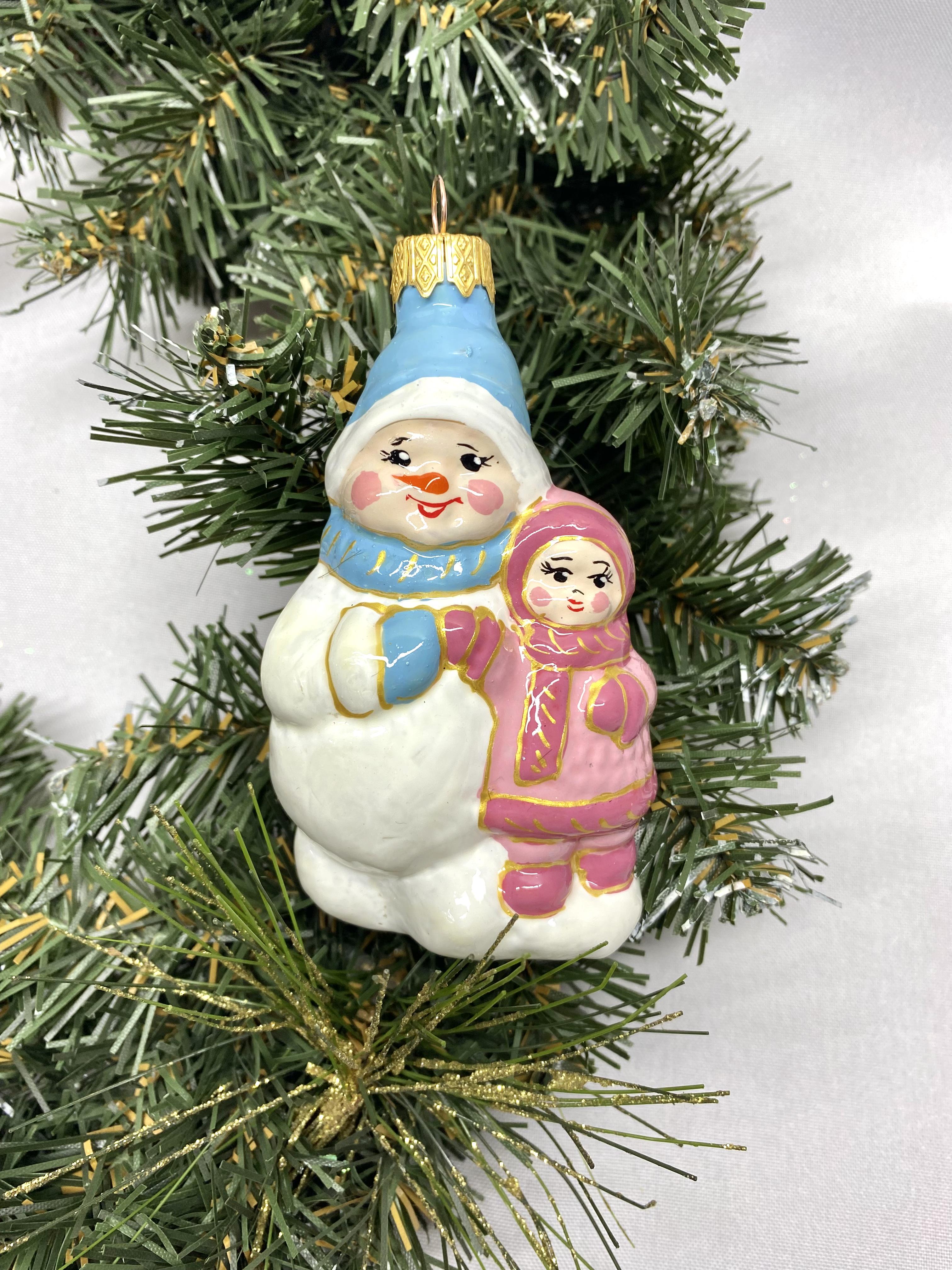 Украшение на ёлку стеклянное Снеговик с девочкой 10,5х5,5 см (F-128)