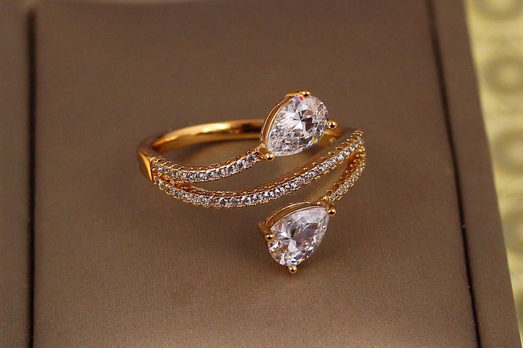 Кольцо Xuping Jewelry Встречные капли р. 19 Золотистый