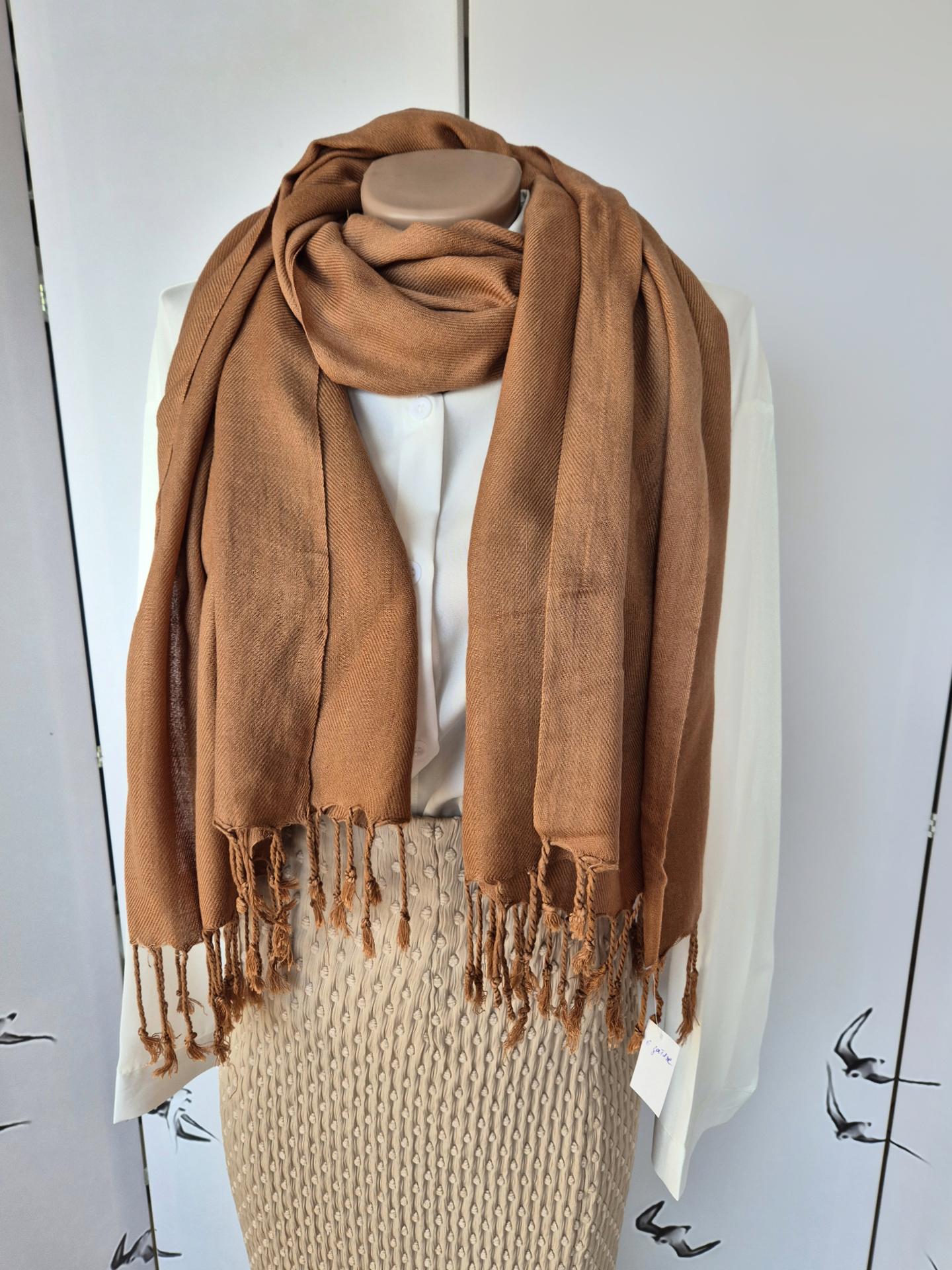 Шарф-палантин женский однотонный с кистями весна-осень 174х74 см Бежевый (14977)