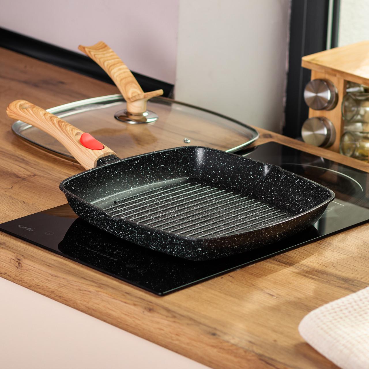 Сковорода гриль квадратна MGC з кришкою та знімною ручкою антипригарна алюмінієва 28×28 см - фото 3 Сковорода гриль квадратна MGC з кришкою та знімною ручкою антипригарна алюмінієва 28×28 см - фото 3