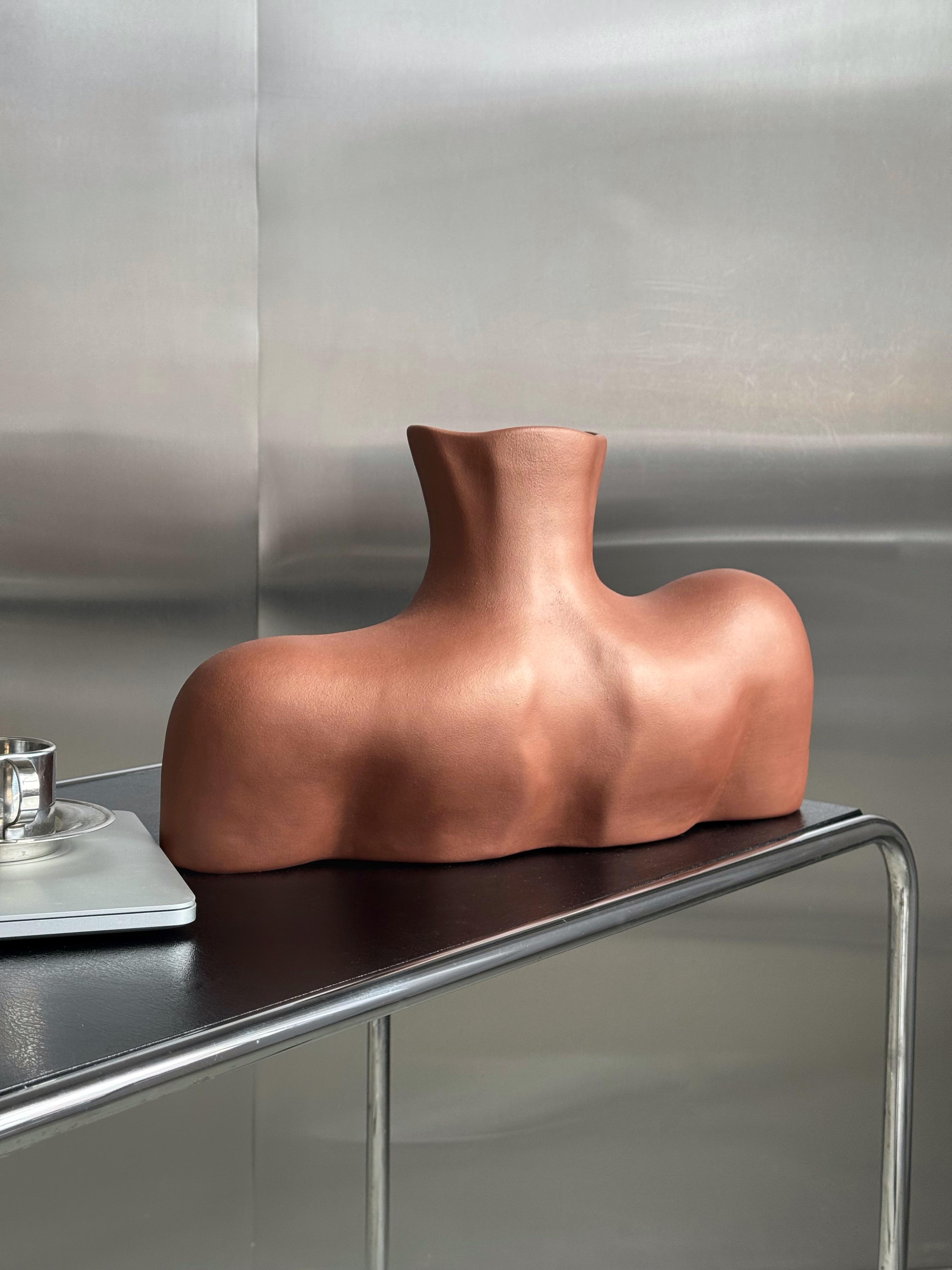 Ваза для квітів у формі жіночих грудей Монро 39х23 см Шоколадний - фото 5 Ваза для квітів у формі жіночих грудей Монро 39х23 см Шоколадний - фото 5