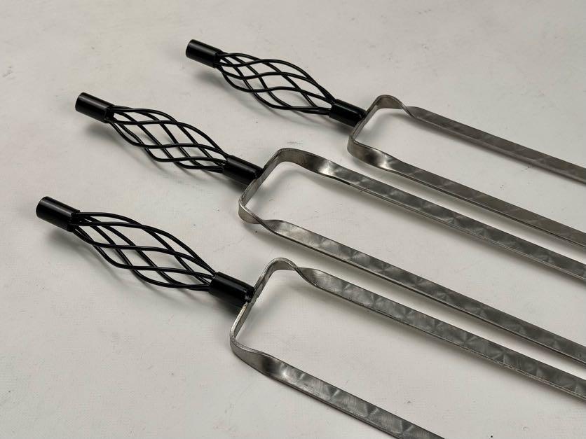 Шампура подвійні Ексклюзив з плетеною ручкою з нержавіючої сталі 63 см 3 шт. Сталевий (21-10-SH-3135) - фото 3 Шампура подвійні Ексклюзив з плетеною ручкою з нержавіючої сталі 63 см 3 шт. Сталевий (21-10-SH-3135) - фото 3