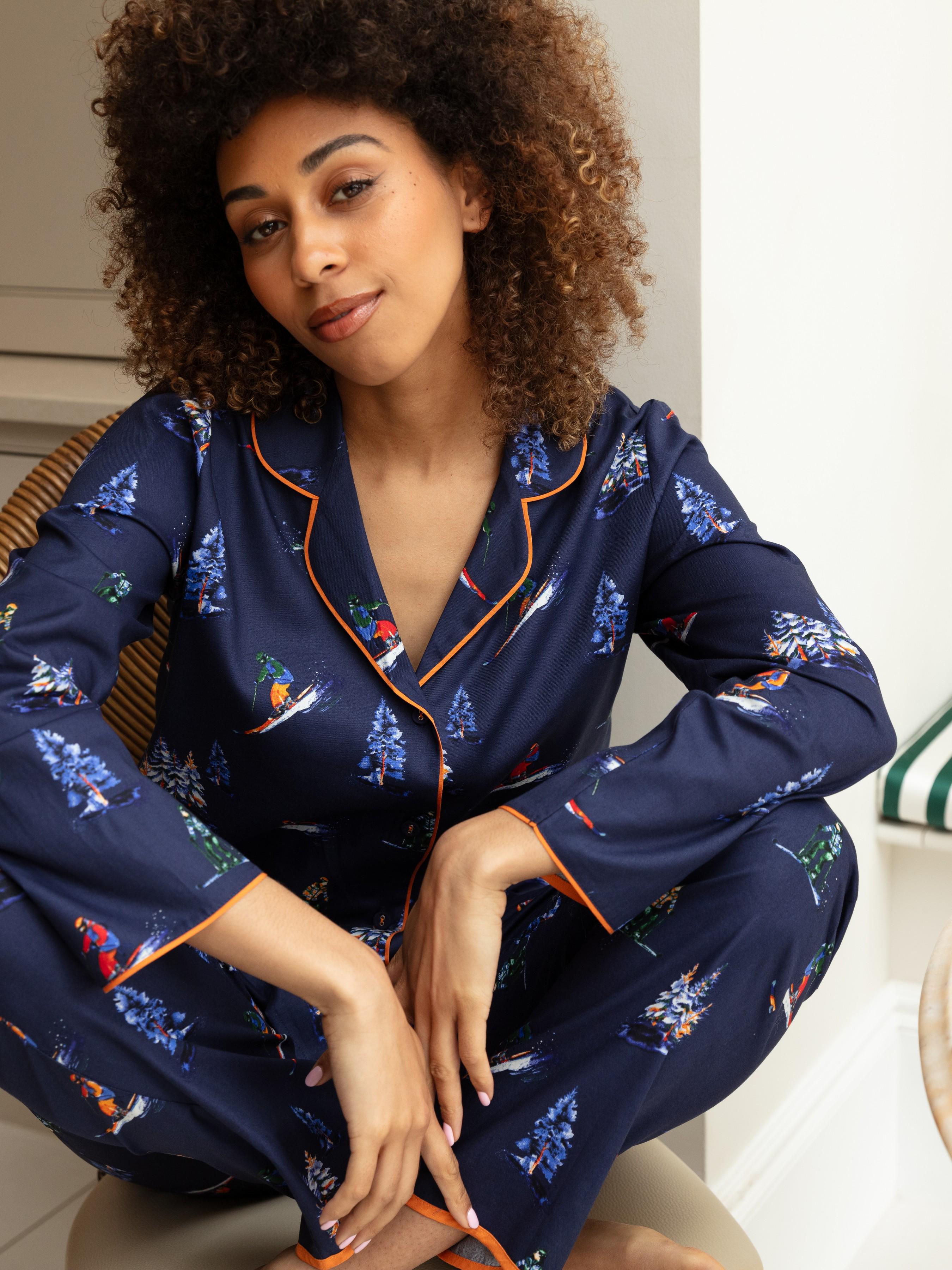 Пижама женская CYBERJAMMIES Alpes 0619-0620 8/XS Синий с лыжным принтом (5051877569546)