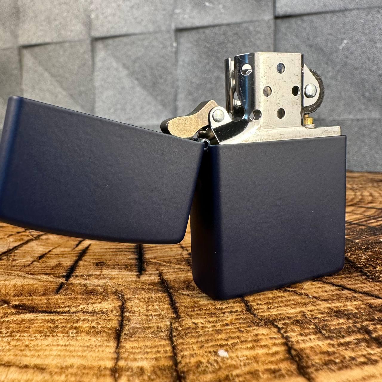 Зажигалка бензиновая ZIPPO 239 Navy Matte - фото 3 Зажигалка бензиновая ZIPPO 239 Navy Matte - фото 3