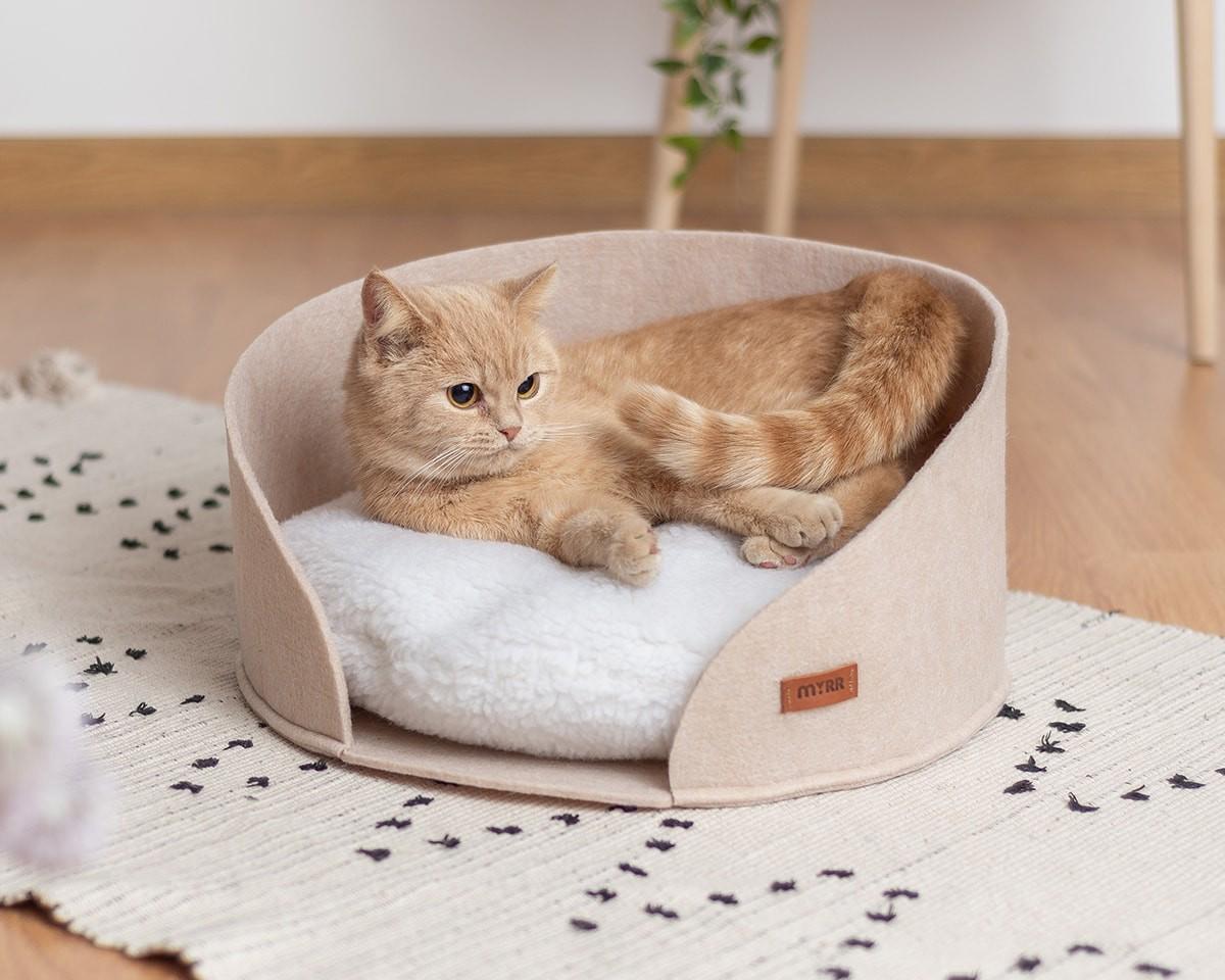 Лежак для котов и собак MYRR Aurora из войлока 40х20 см Бежевый