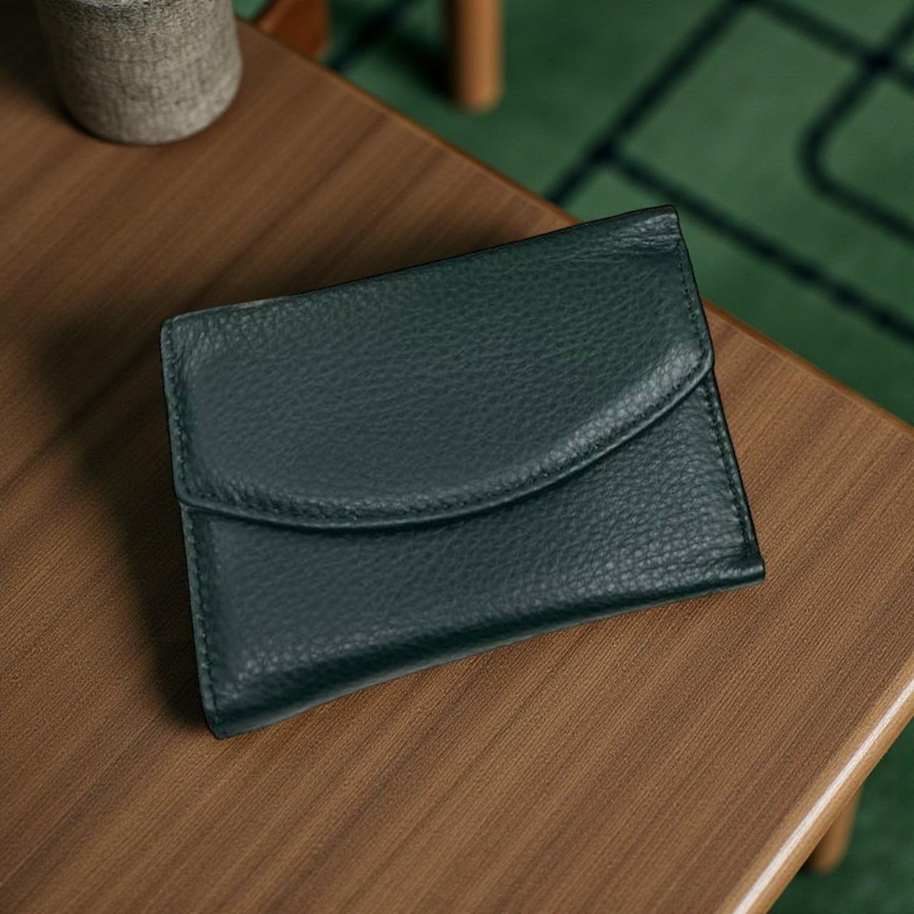 Кошелек кожаный женский маленький из натуральной кожи на магните в коробке 12х9 см Черный Кошелек кожаный женский маленький из натуральной кожи на магните в коробке 12х9 см Черный