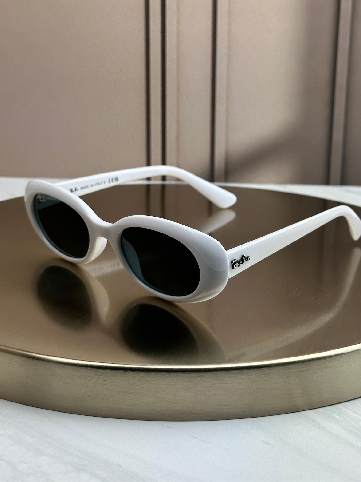 Солнцезащитные очки RAY-BAN RB4441D синие линзы овальные женские Белый Солнцезащитные очки RAY-BAN RB4441D синие линзы овальные женские Белый
