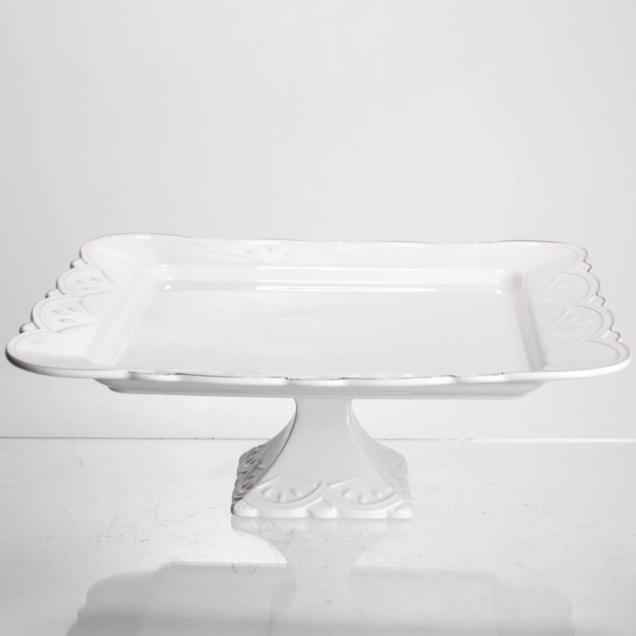 Блюдо на ножке квадратное фарфоровое Yiwu Pearl 30,5х30,5 см (120-YH-HG039) Блюдо на ножке квадратное фарфоровое Yiwu Pearl 30,5х30,5 см (120-YH-HG039)