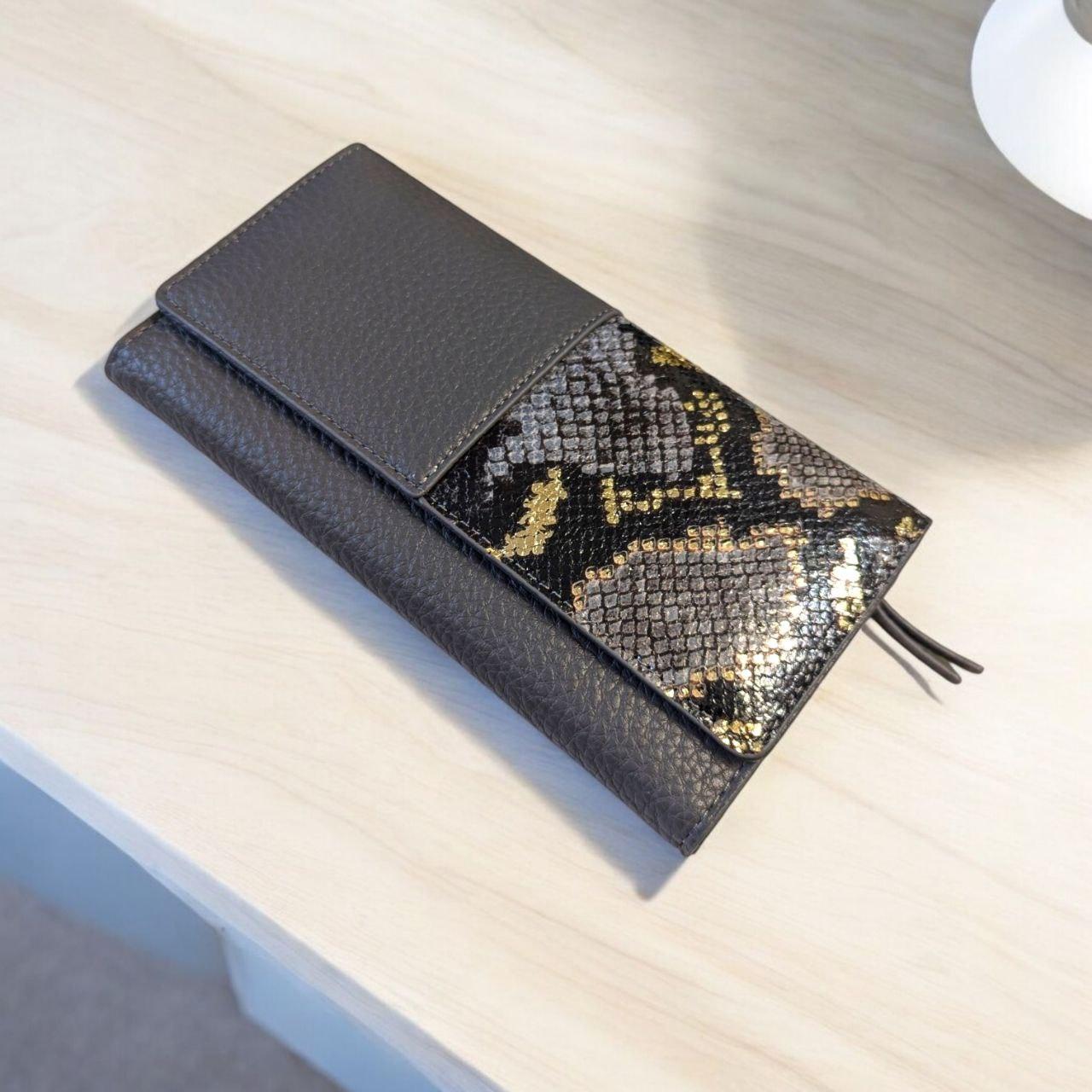 Кошелек на магните с внешним отделом для монет Saralyn 19х9,5 см под рептилию Серый (2217А)