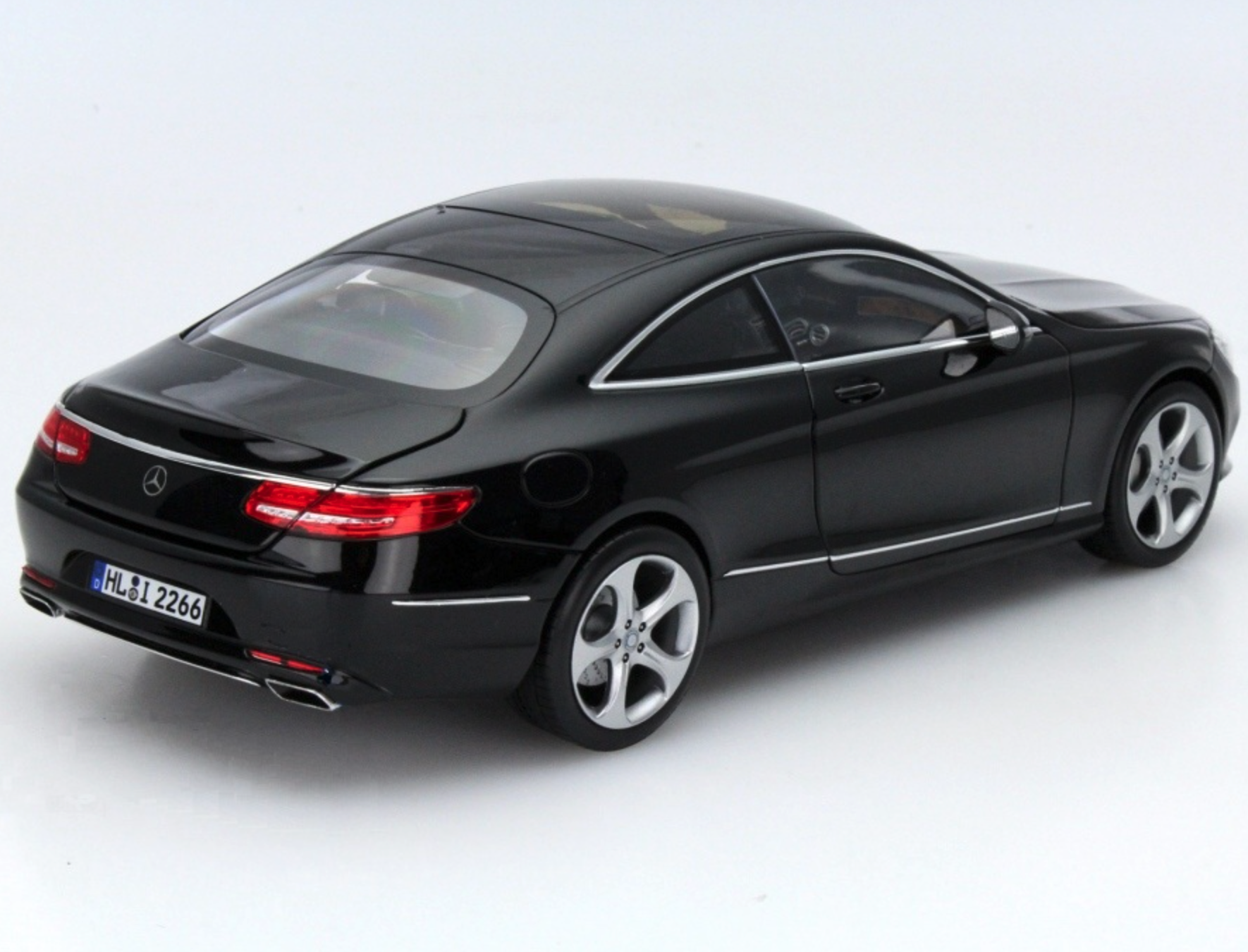 Модель автомобіля Norev 1:18 Mercedes-Benz S-Classe Coupe C217 Black (183482) - фото 3 Модель автомобіля Norev 1:18 Mercedes-Benz S-Classe Coupe C217 Black (183482) - фото 3