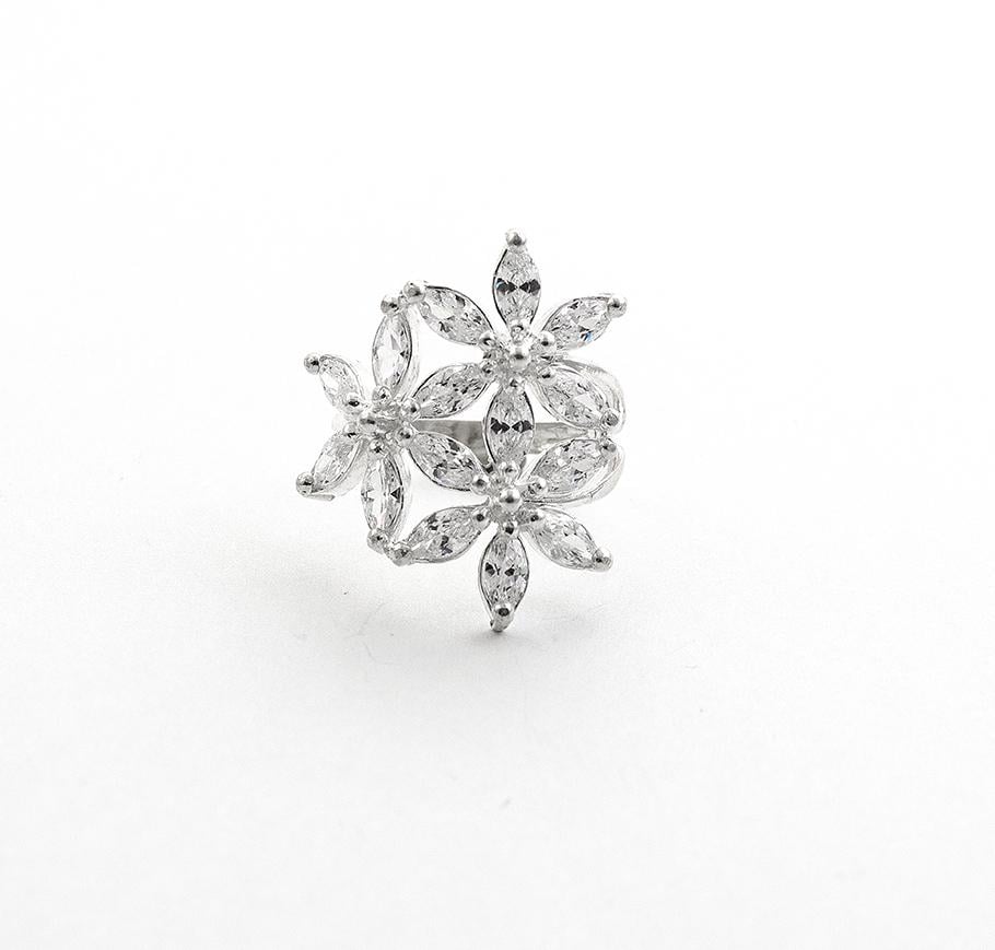Кольцо серебряное Maxi Silver 8590 SE Три цветка р. 18,5 (8859082)
