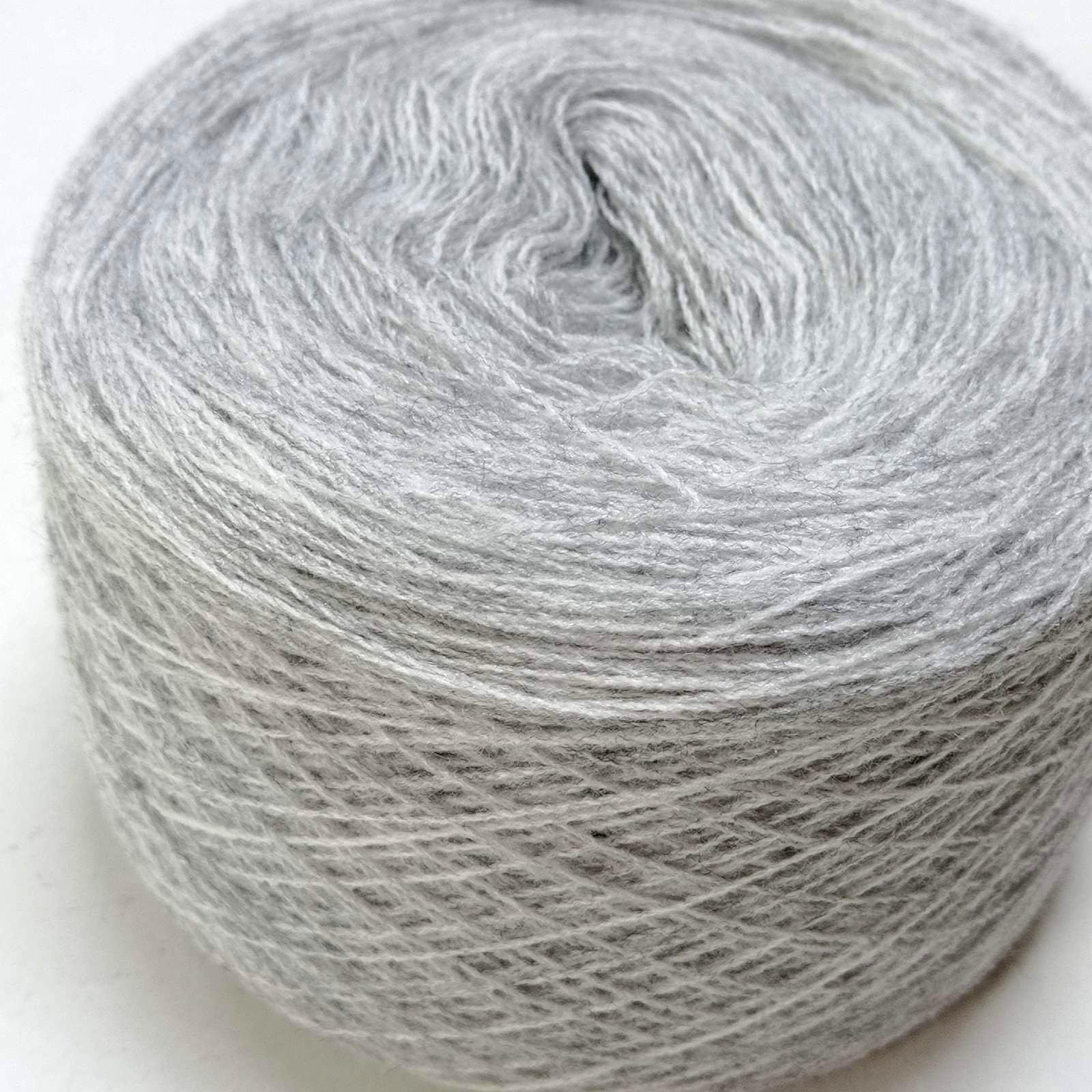 Нитки акрилові для вишивки 50 г Світло-сірий 251 Нитки акрилові для вишивки 50 г Світло-сірий 251