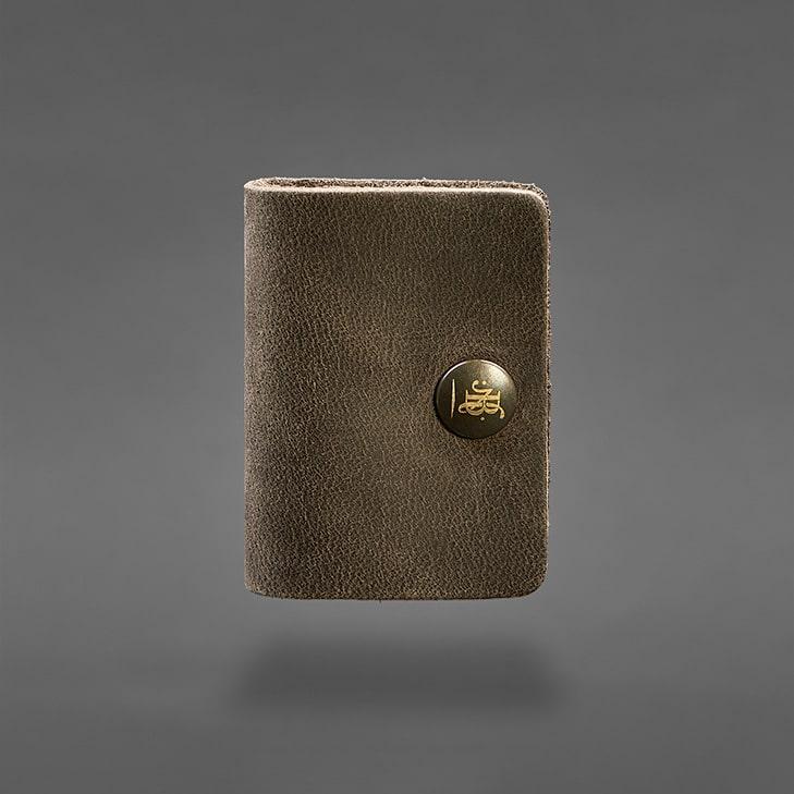 Держатель кожаный для наушников и проводов 2.0 Темно-коричневый (A-031928) - фото 5 Держатель кожаный для наушников и проводов 2.0 Темно-коричневый (A-031928) - фото 5