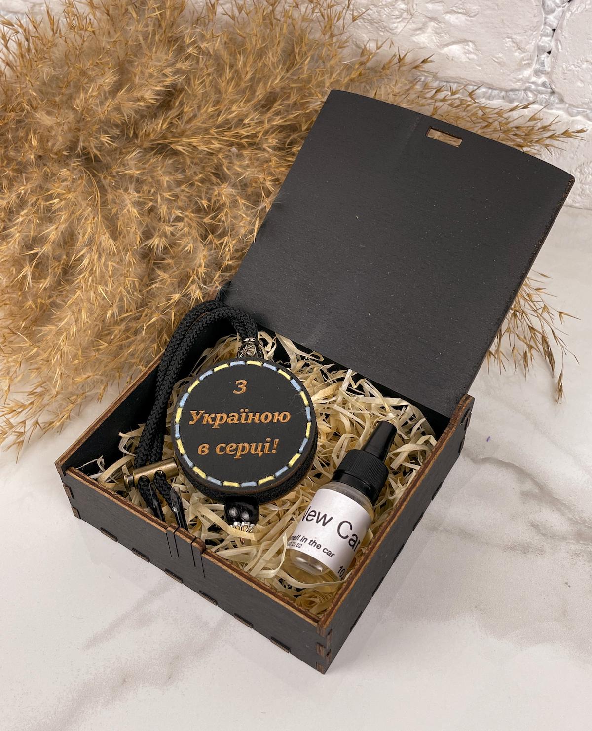 Набір для авто "З Україною в серці!" Geely з маркою авто/гравіювання Чорний (5381)