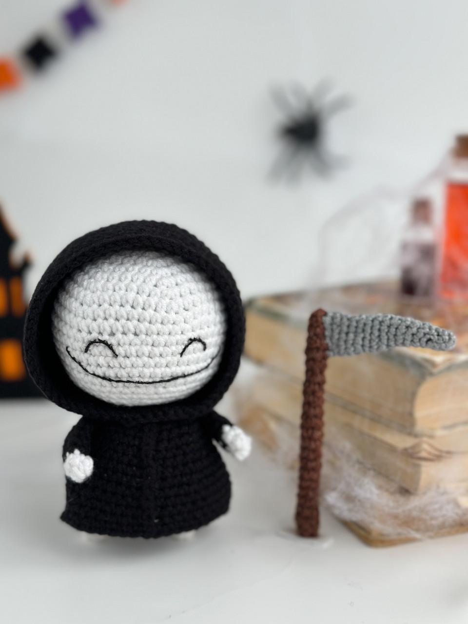 Кукла вязаная Жнец с косой (29528513) - фото 2