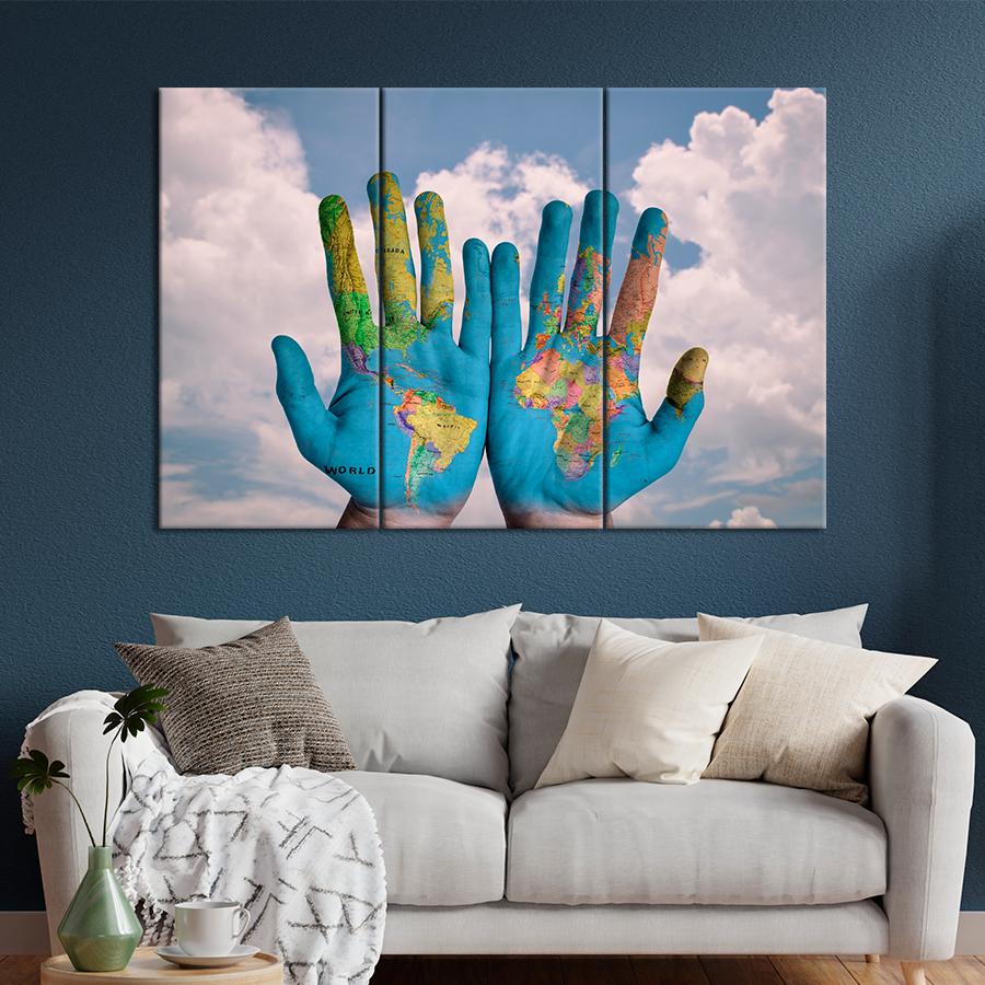 Картина карта Красочная карта мира на ладонях человека 128x81 см (A1341-3)