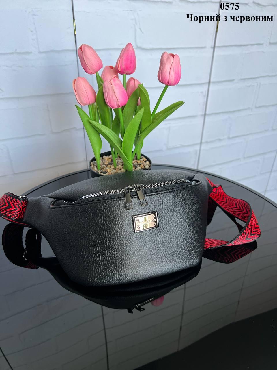 Сумка бананка на пояс женская из экокожи спортивная через плечо Черный с красным - фото 3 Сумка бананка на пояс женская из экокожи спортивная через плечо Черный с красным - фото 3