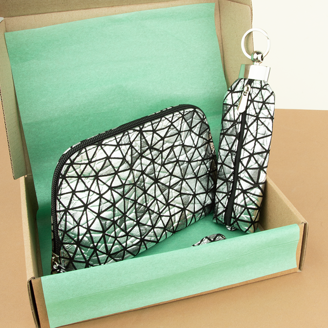 Подарочный набор женский №72 косметичка/ключница Черный с серебристыми треугольниками (2551220329)