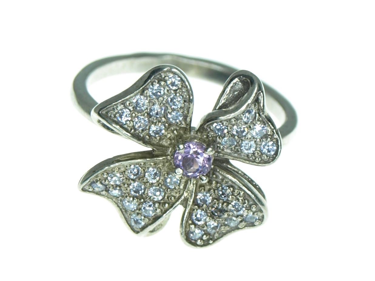Кольцо из серебра с аметистом и фианитом р. 17 (2101700146)