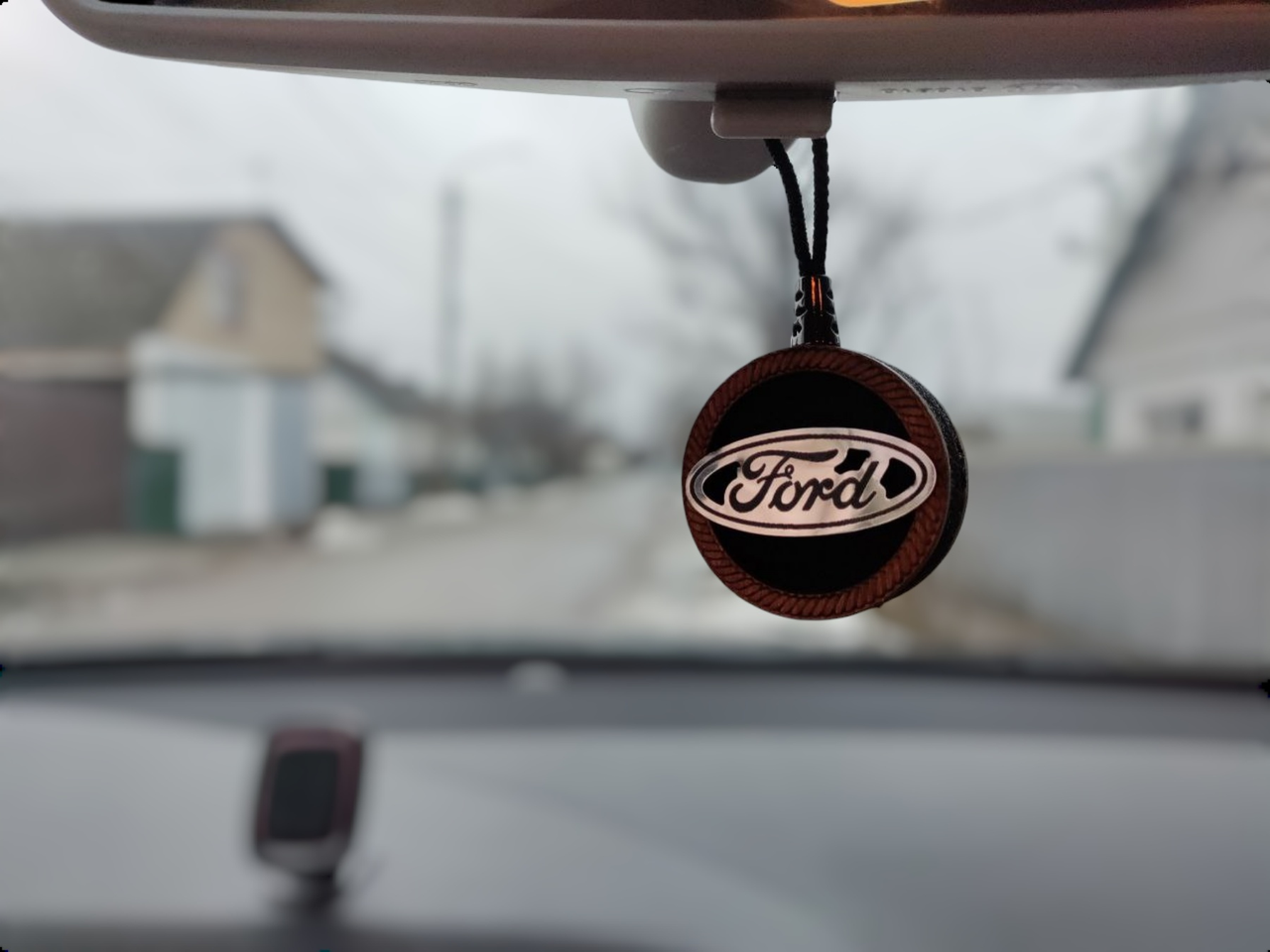 Ароматизатор-подвеска для авто Ford с эффектом переливания (2118764446)