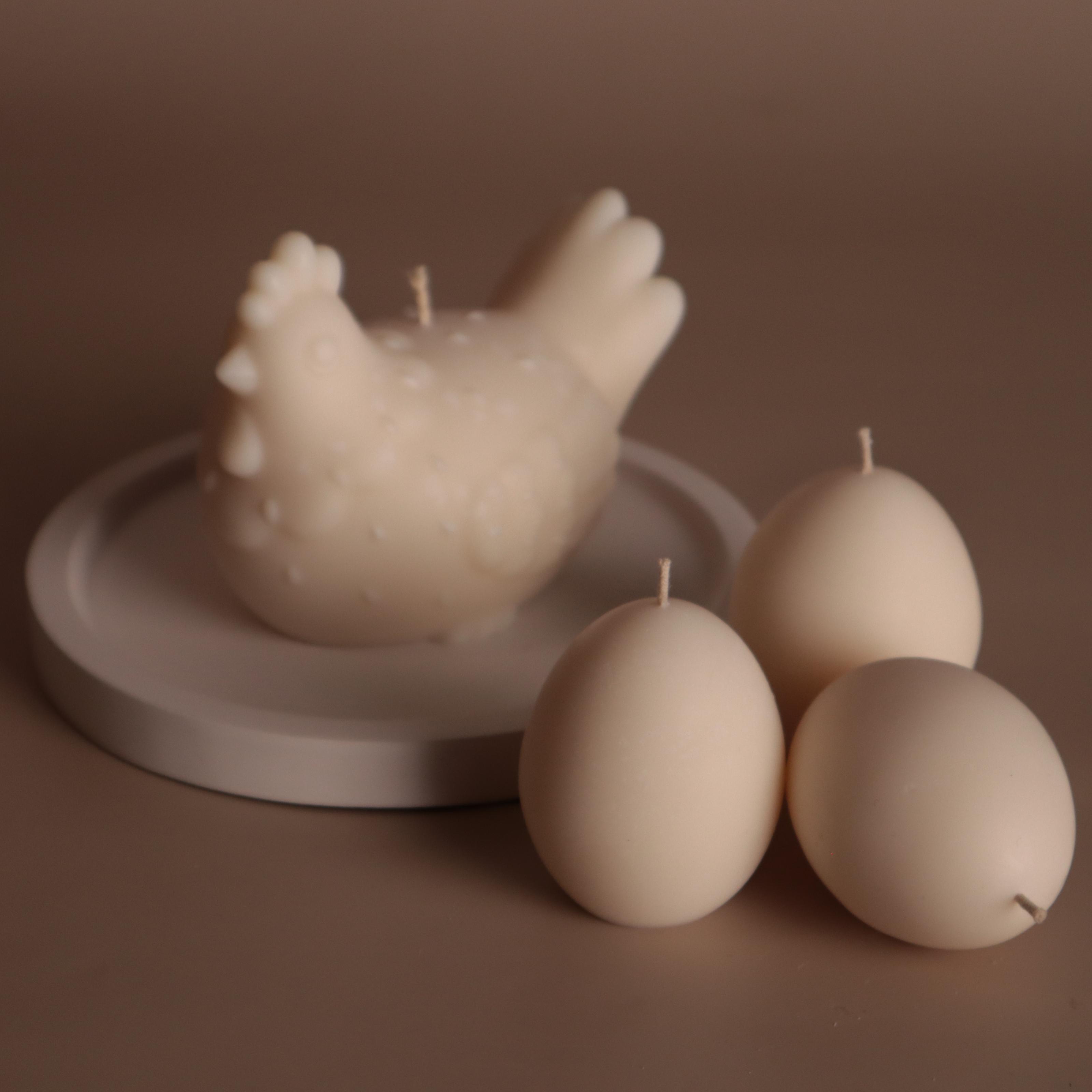 Подарунковий набір аромасвічок Wax Harmony Ваніль Курочка з яйцями класичними та підставка кругла (3000011)