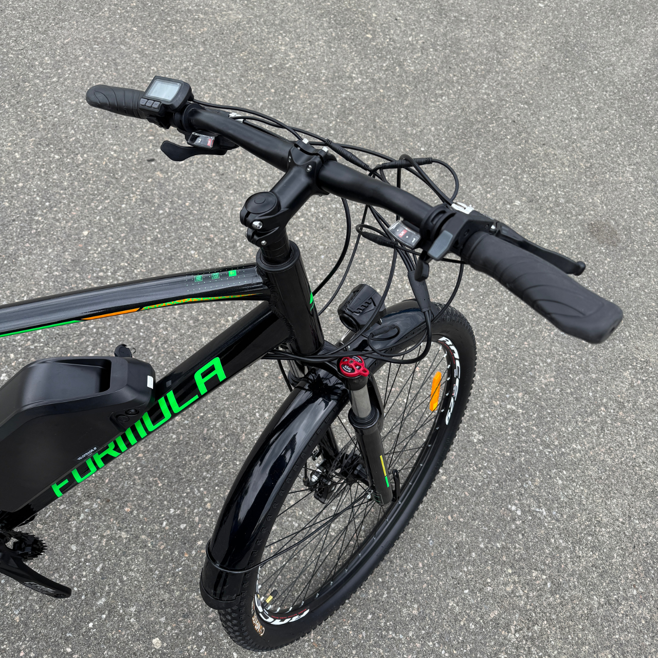 Велосипед з електроприводом AL Formula CURSOR MAN DD CS 28" 20" 48B 17,5Ахч 350 Вт 2025 року Сріблясто-зелений - фото 4