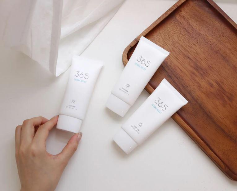 Крем сонцезахисний Round LAB 365 Derma Relief Sunscreen SPF 50+ PA++++ 50 мл - фото 2