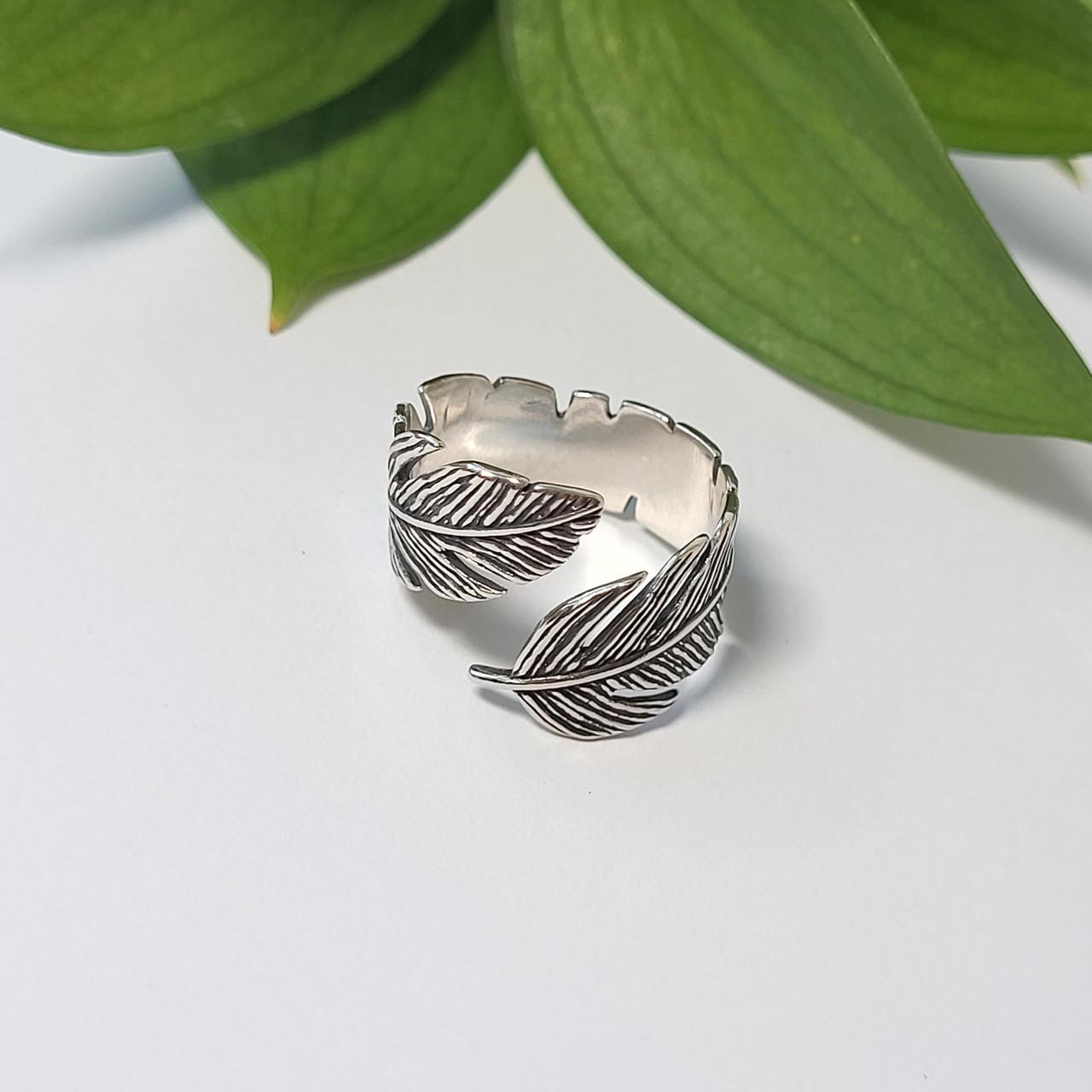 Каблучка широка без каменів Пір'я чорнене срібло 925 проби 3,60 г р. 19 (81061)