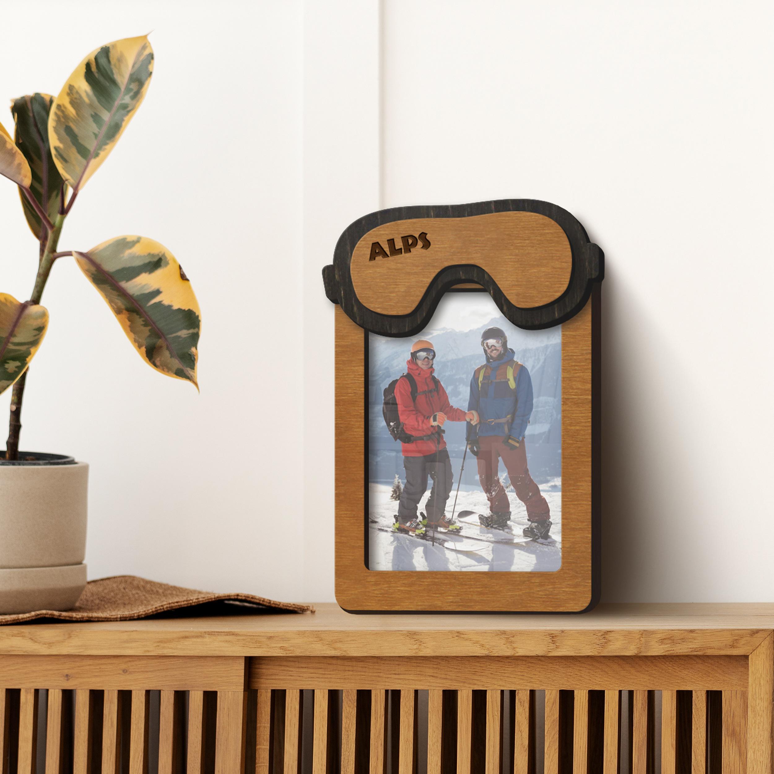 Фоторамка The Frame Depot Лыжная маска под персонализацию дерево Светло-коричневый (snowboard_ski_mask_5x7-2) - фото 2 Фоторамка The Frame Depot Лыжная маска под персонализацию дерево Светло-коричневый (snowboard_ski_mask_5x7-2) - фото 2