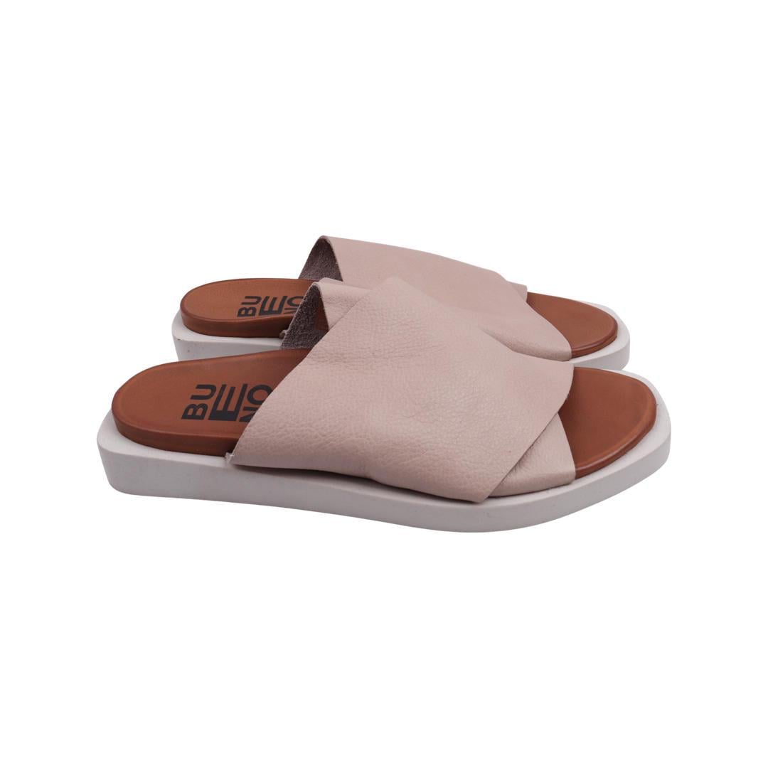 Шлепанцы женские Bueno из кожи р. 40 Бежевый (255-22LSHC)