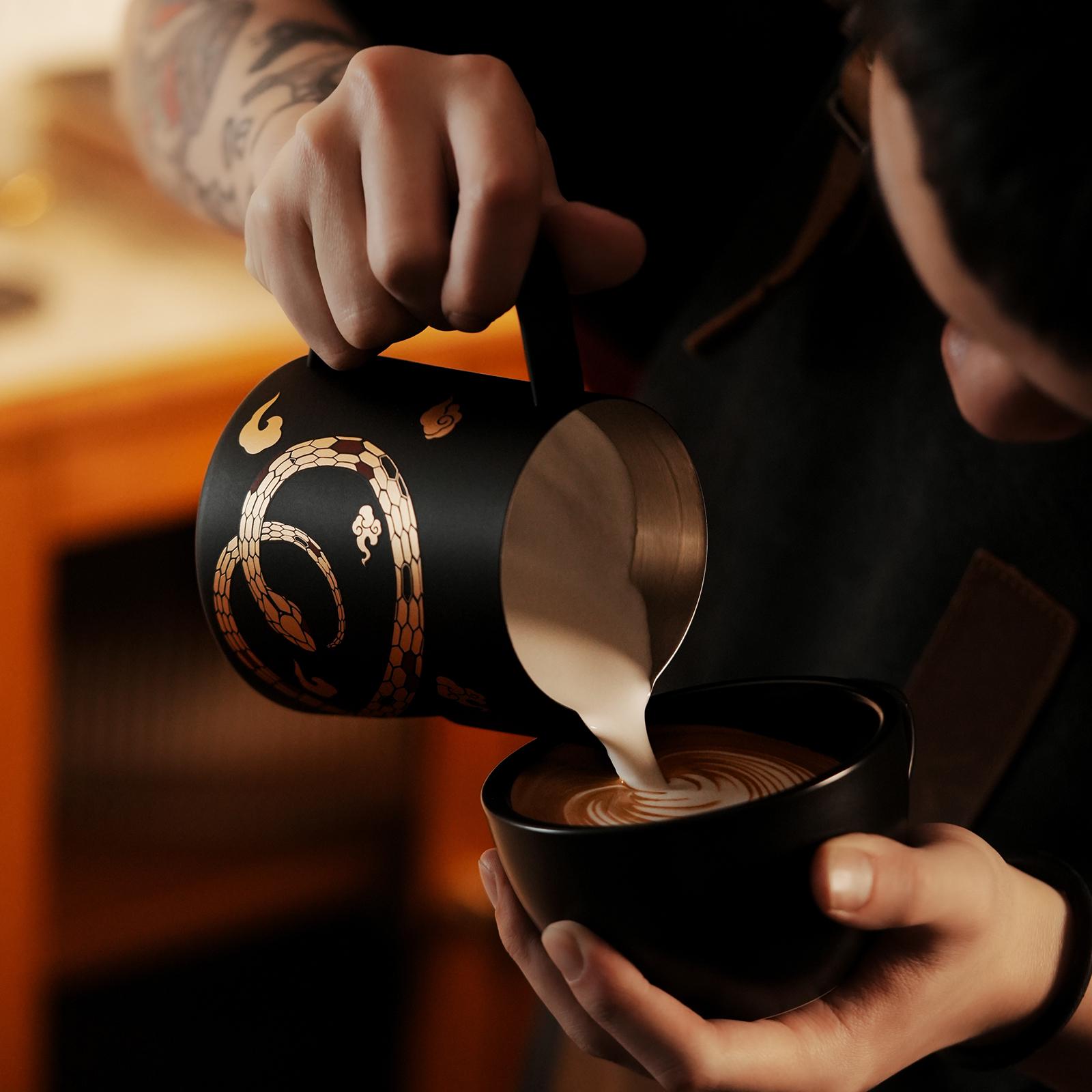 Питчер для молока MHW-3BOMBER 5.0 Snake Year Limited Edition 600 мл - фото 4