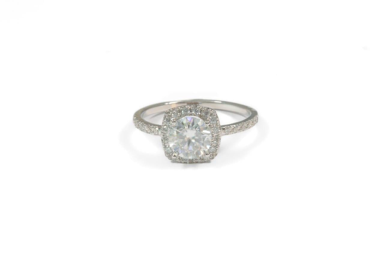 Кольцо из белого золота с муассанитами K-0384 р. 21,5 (2364351540)