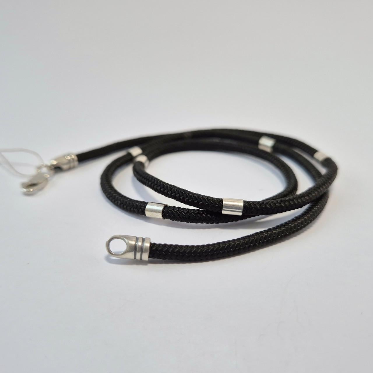 Шнурок ювелирный шелковый со вставками серебро 925 пробы 3,10 г 3 мм 50 см Черный (3005/1 50 глад 6 вст) Шнурок ювелирный шелковый со вставками серебро 925 пробы 3,10 г 3 мм 50 см Черный (3005/1 50 глад 6 вст)